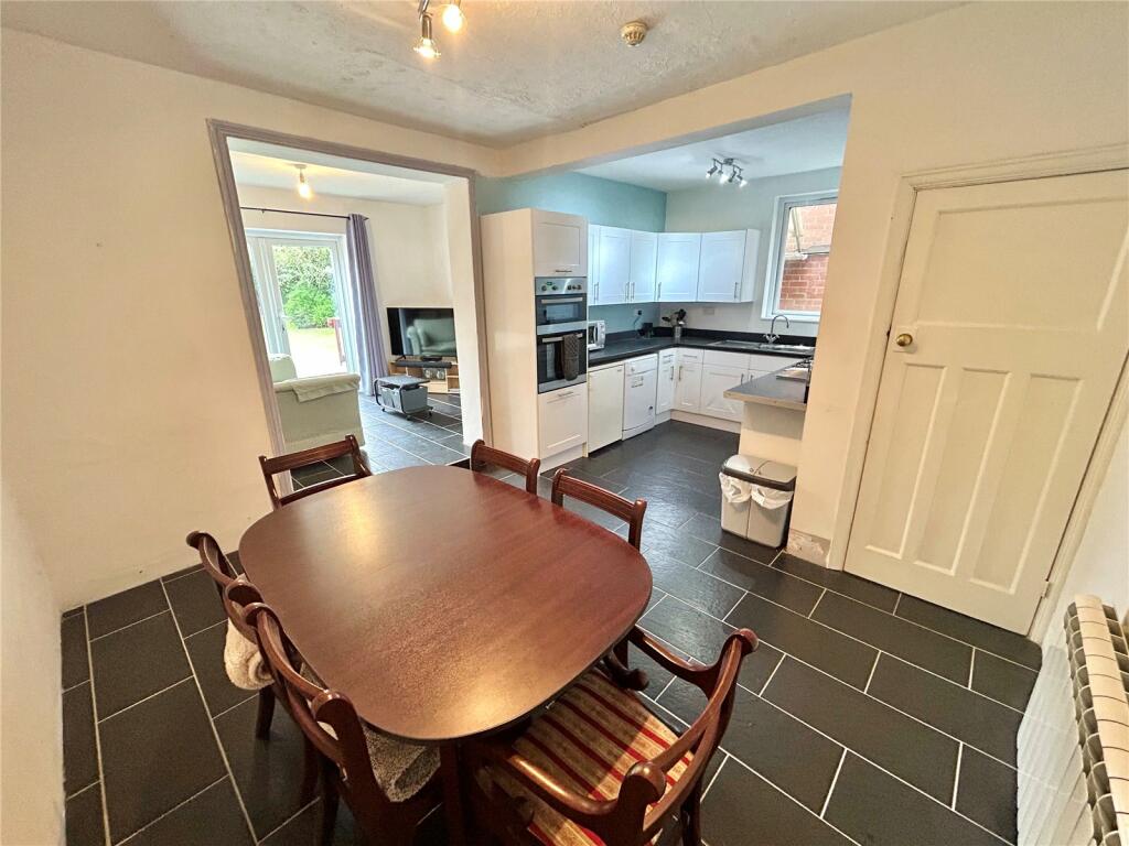 4 bed Detached