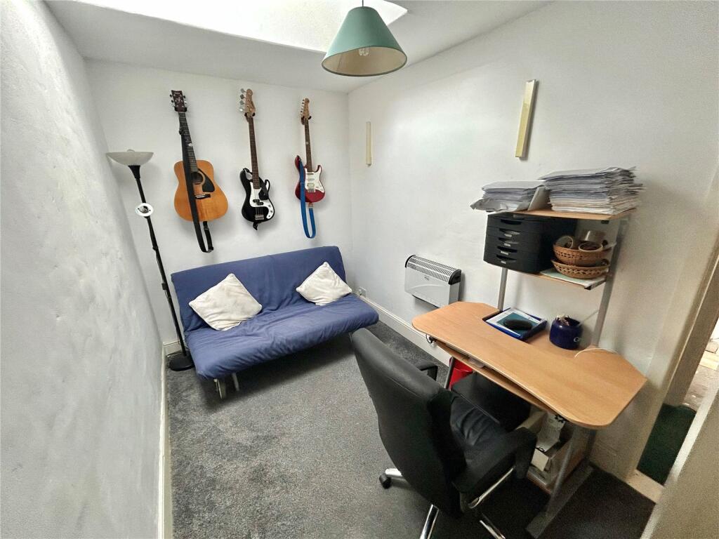 4 bed Detached