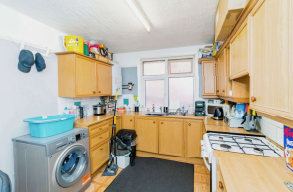 2 bed Commercial Property