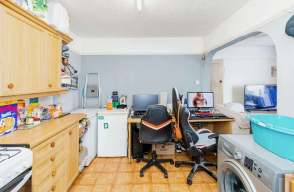 2 bed Commercial Property