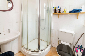 2 bed Commercial Property
