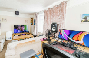 2 bed Commercial Property