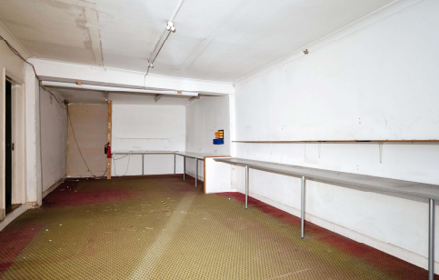 2 bed Shop
