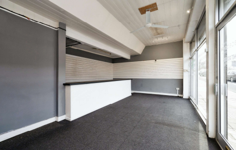 2 bed Shop