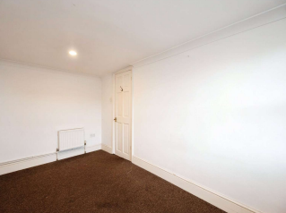 2 bed Shop