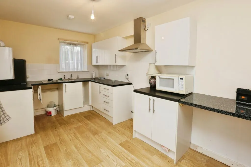 3 bed End of Terrace