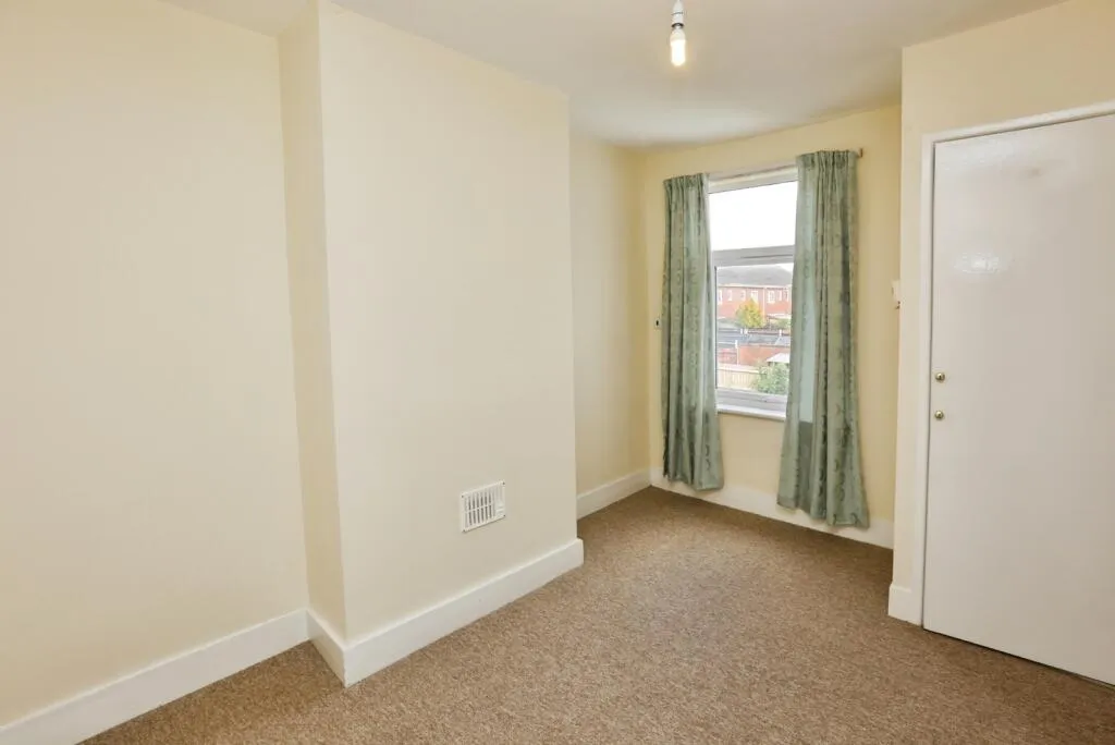 3 bed End of Terrace