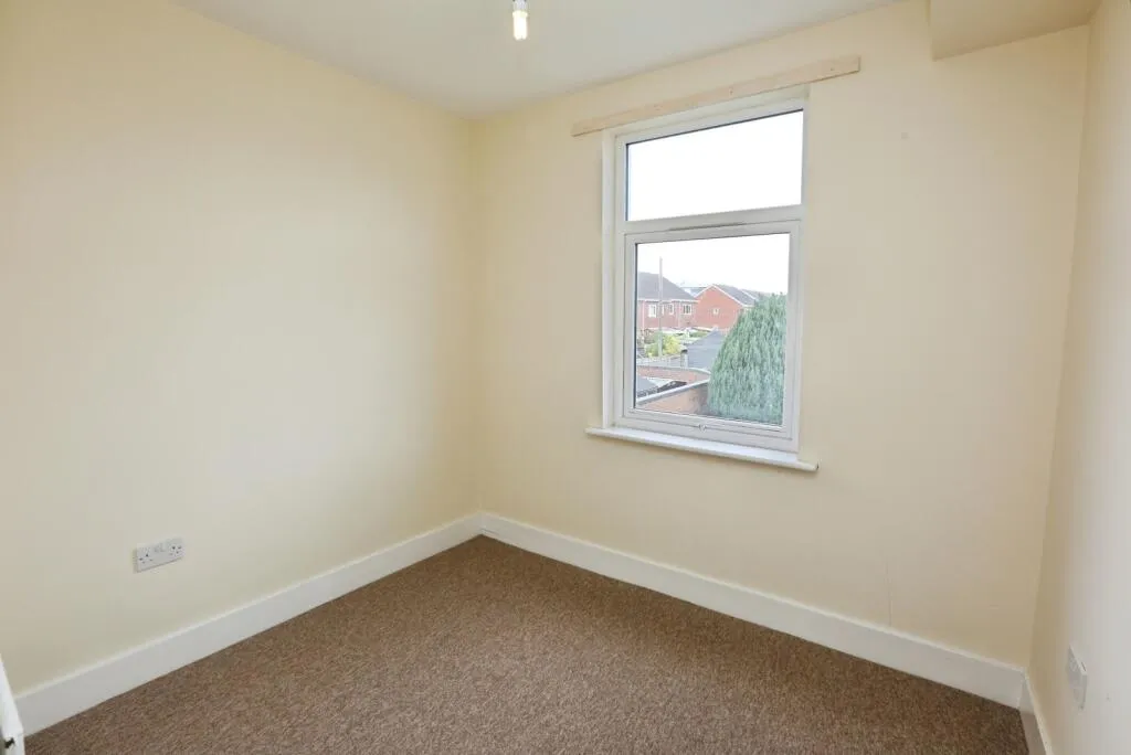 3 bed End of Terrace