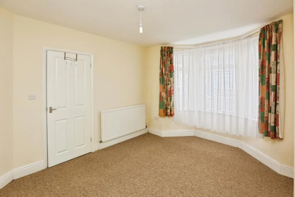 3 bed End of Terrace
