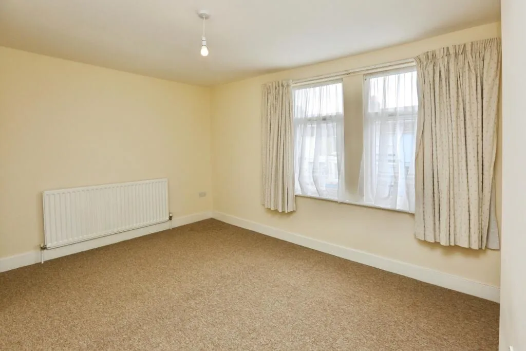 3 bed End of Terrace