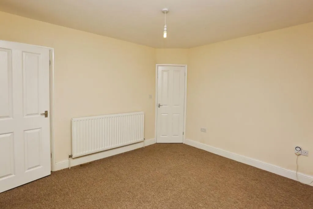3 bed End of Terrace
