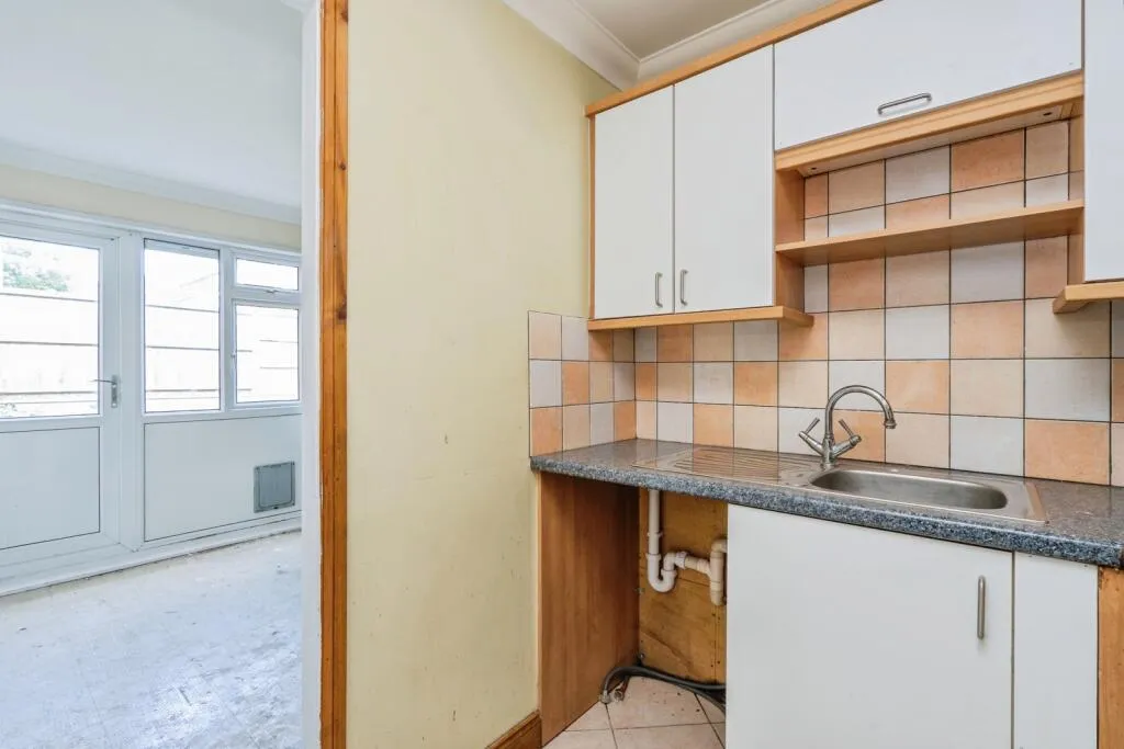 1 bed Ground Flat
