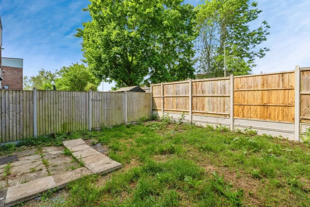 1 bed Ground Flat