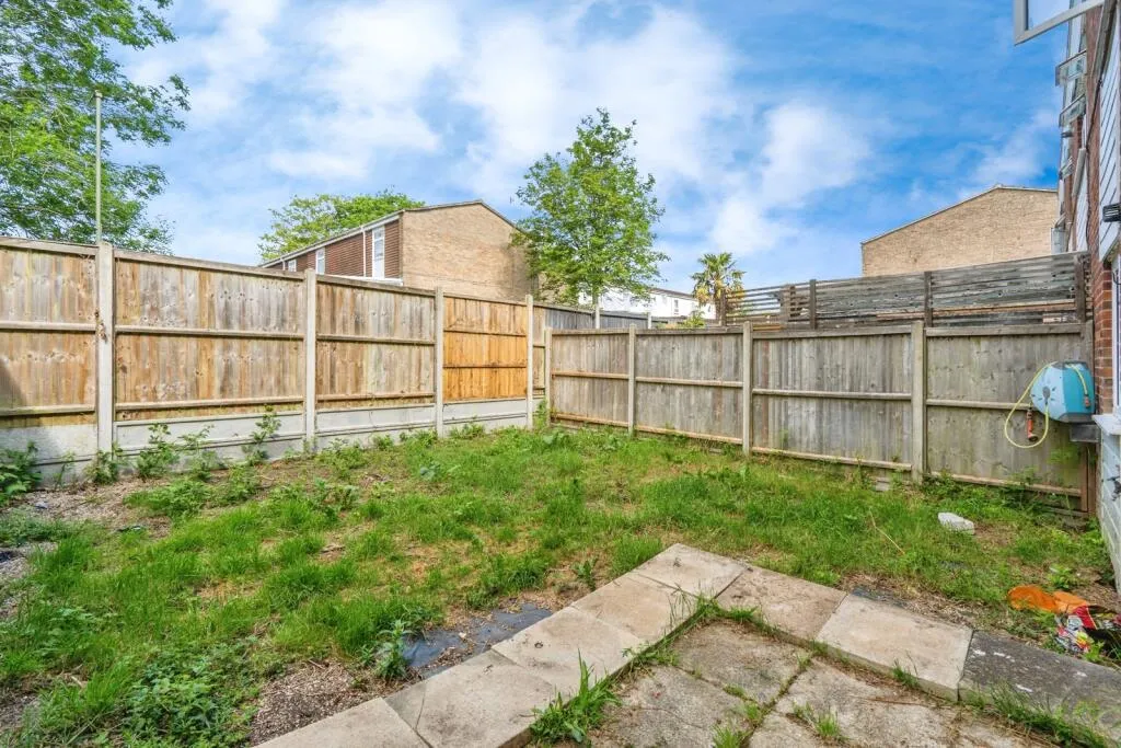 1 bed Ground Flat