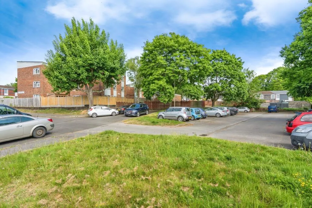 1 bed Ground Flat