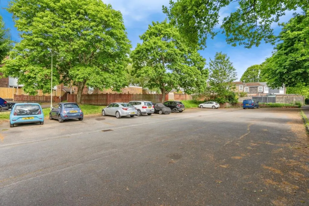 1 bed Ground Flat