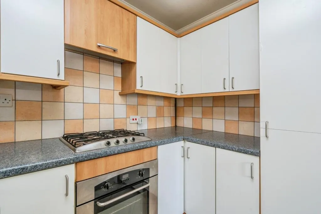 1 bed Ground Flat
