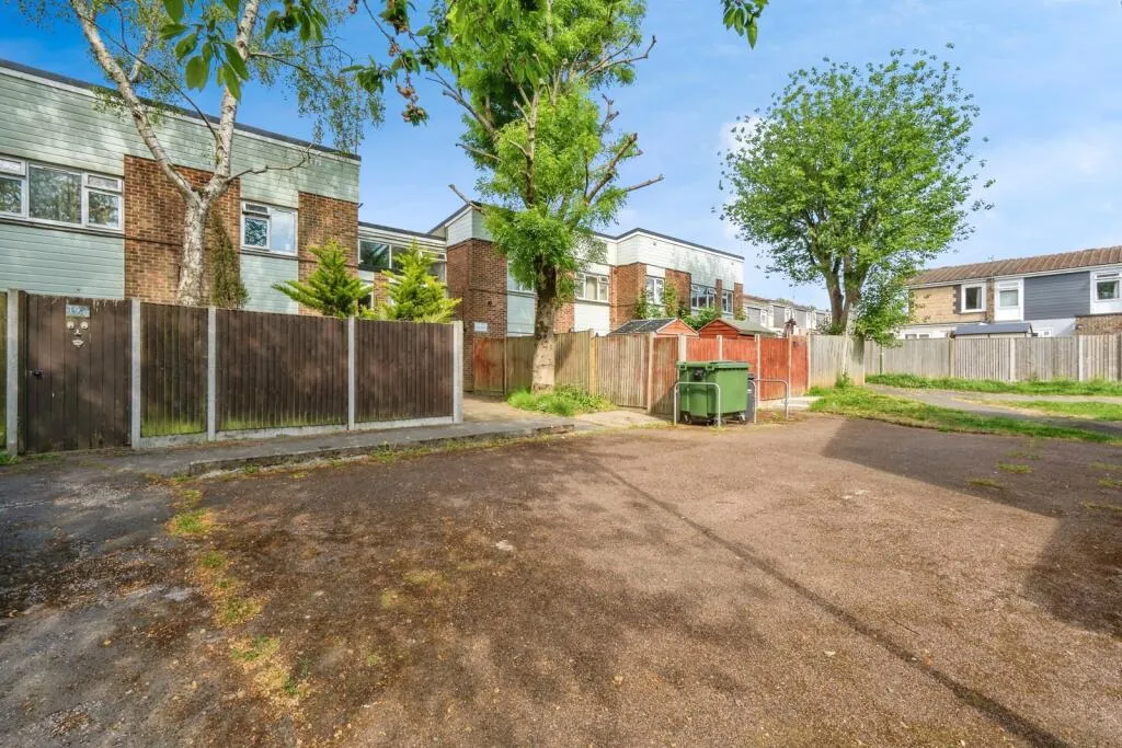 1 bed Ground Flat