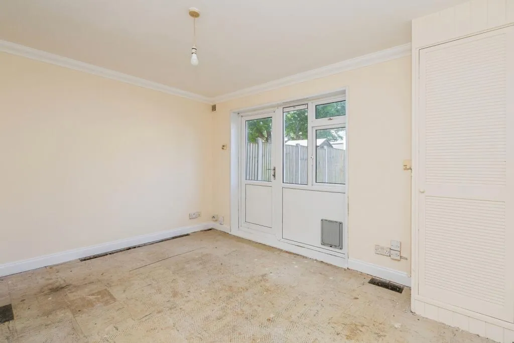 1 bed Ground Flat