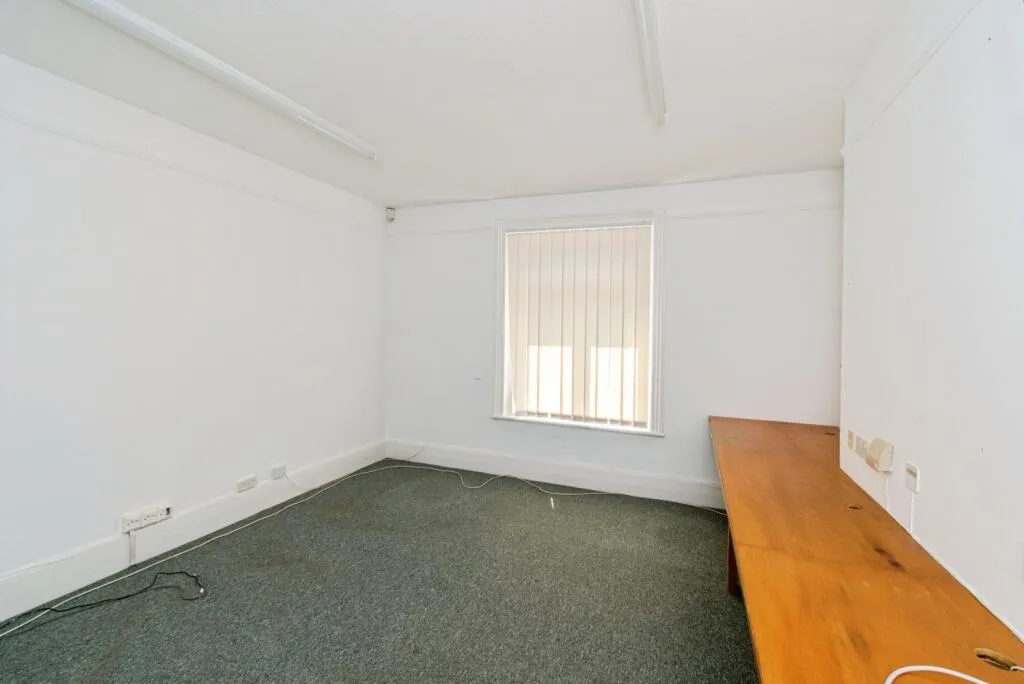 4 bed Semi-detached Villa
