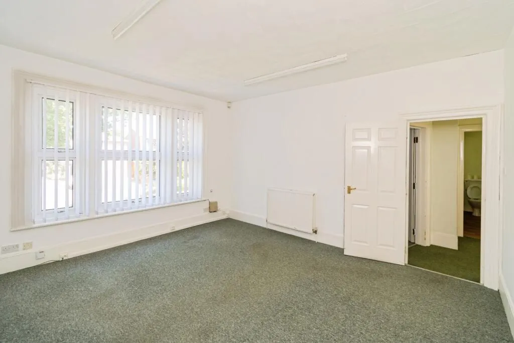 4 bed Semi-detached Villa