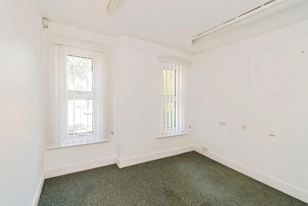 4 bed Semi-detached Villa