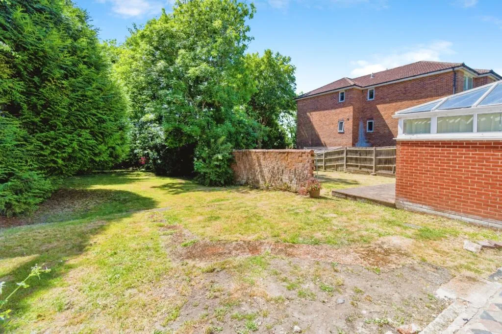 4 bed Semi-detached Villa