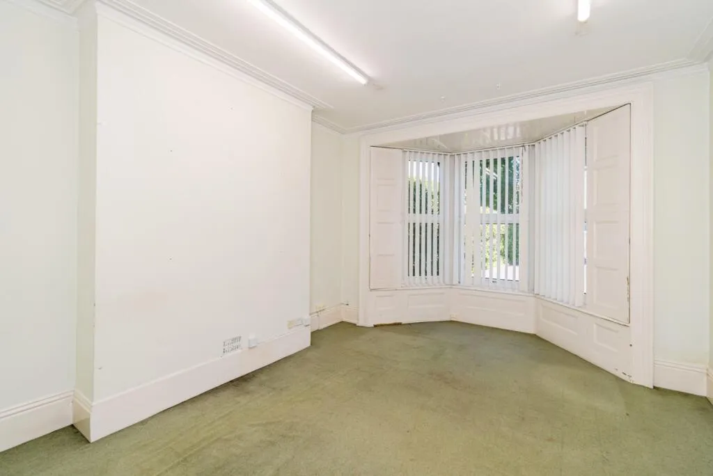 4 bed Semi-detached Villa