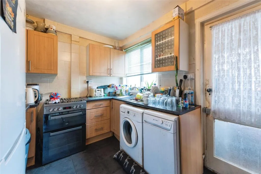 3 bed End of Terrace
