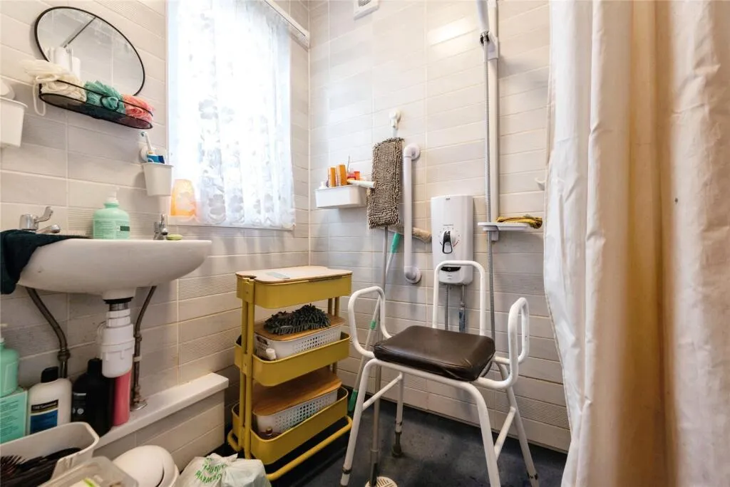 3 bed End of Terrace