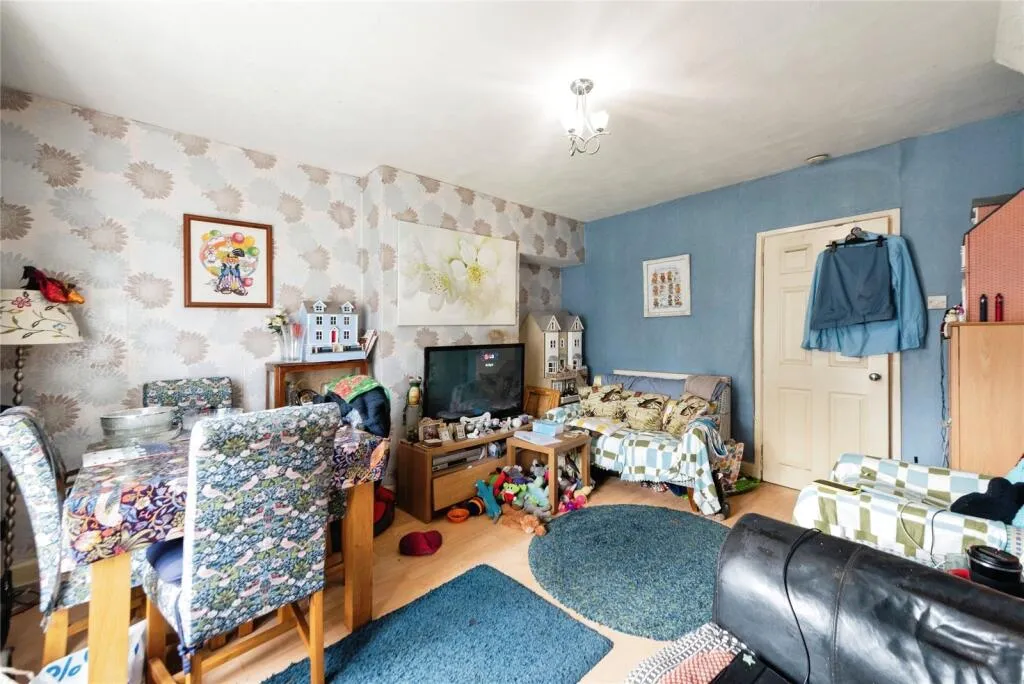 3 bed End of Terrace