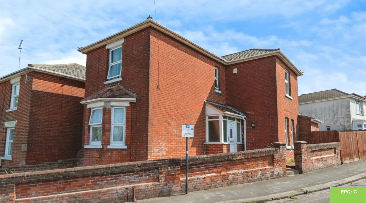 5 bed Detached