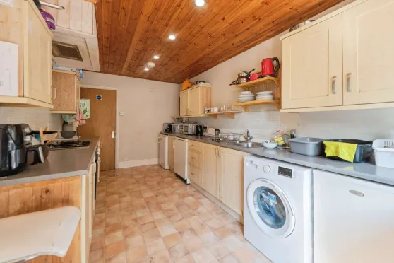 5 bed Detached