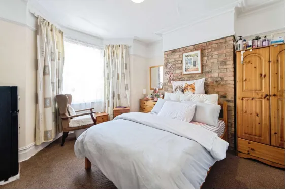 5 bed Detached