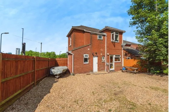 5 bed Detached