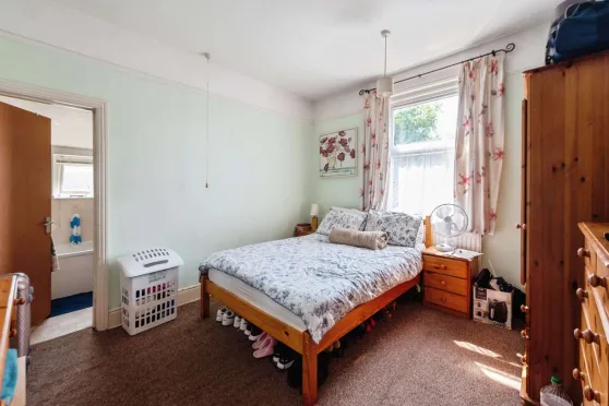 5 bed Detached