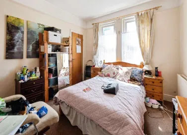 5 bed Detached
