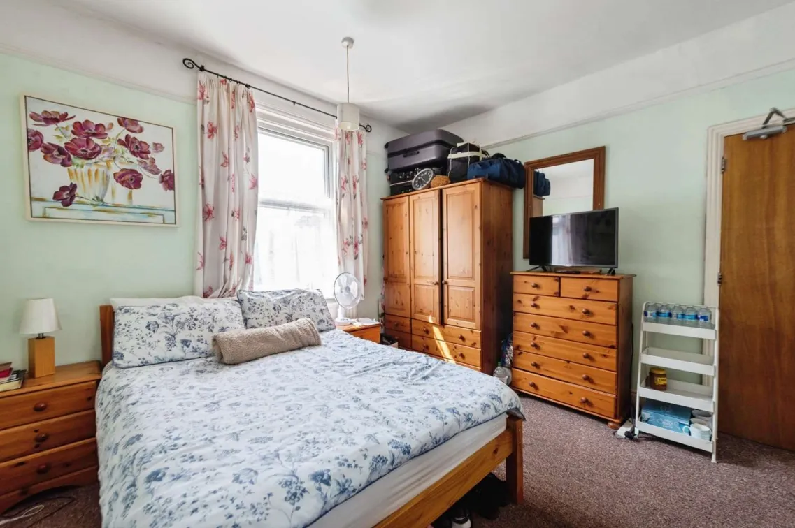 5 bed Detached