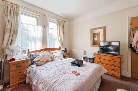 5 bed Detached