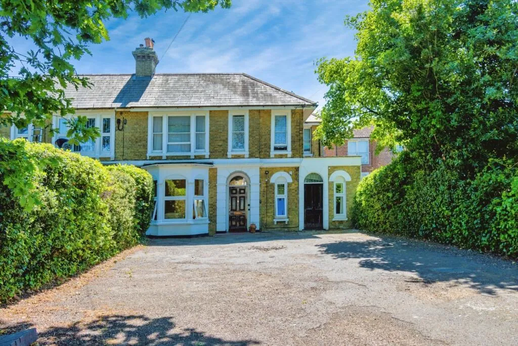 4 bed Semi-detached Villa