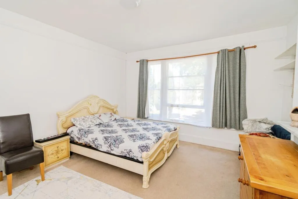 4 bed Semi-detached Villa