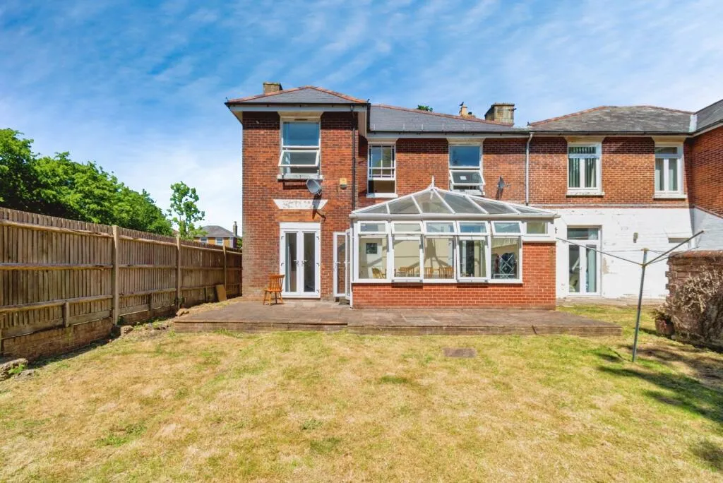 4 bed Semi-detached Villa