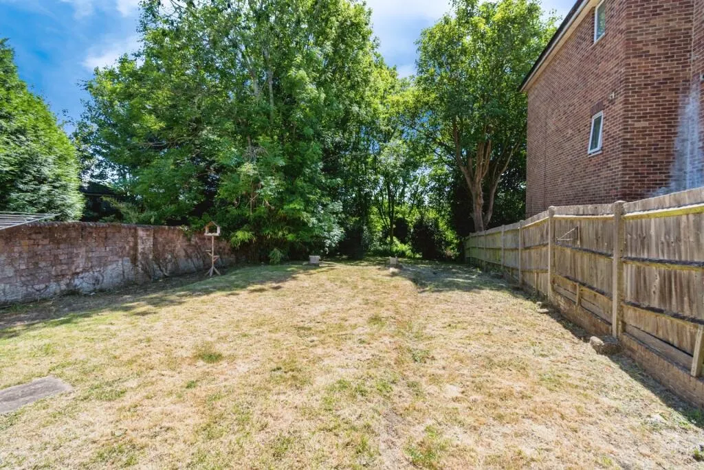 4 bed Semi-detached Villa