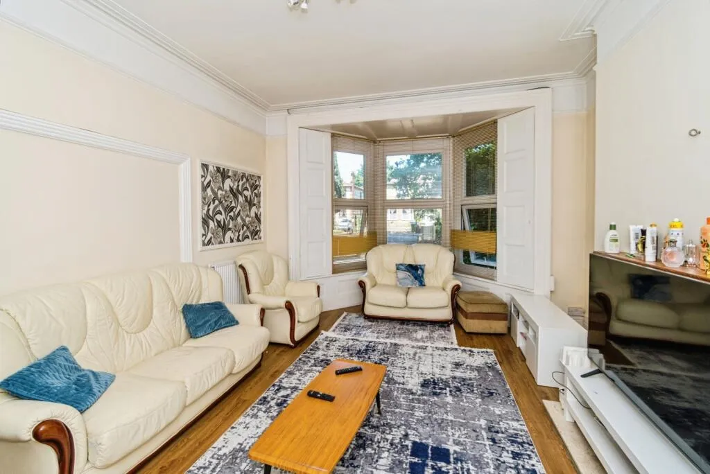 4 bed Semi-detached Villa
