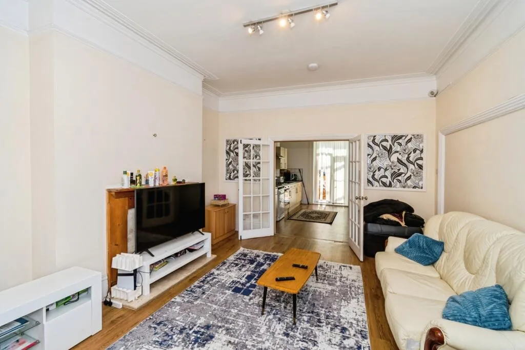 4 bed Semi-detached Villa