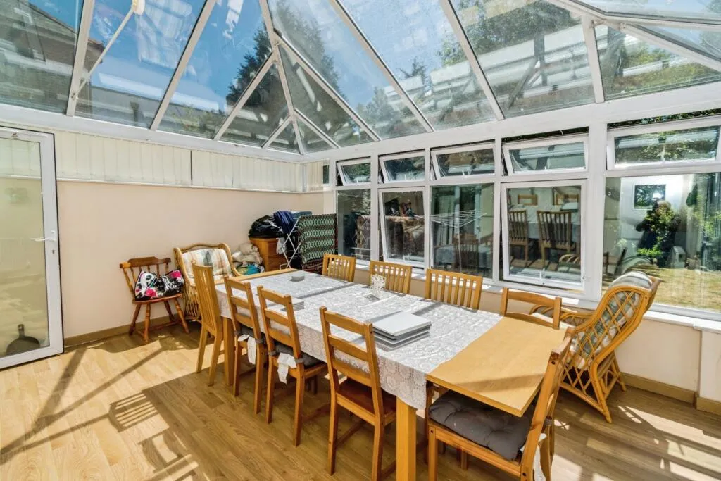 4 bed Semi-detached Villa