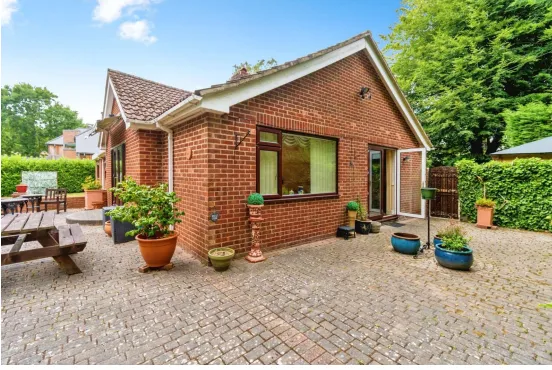 4 bed Detached Bungalow