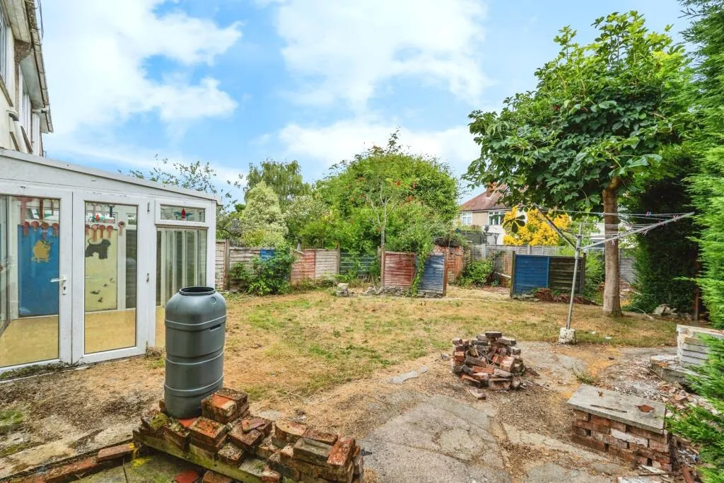 5 bed Semi-Detached