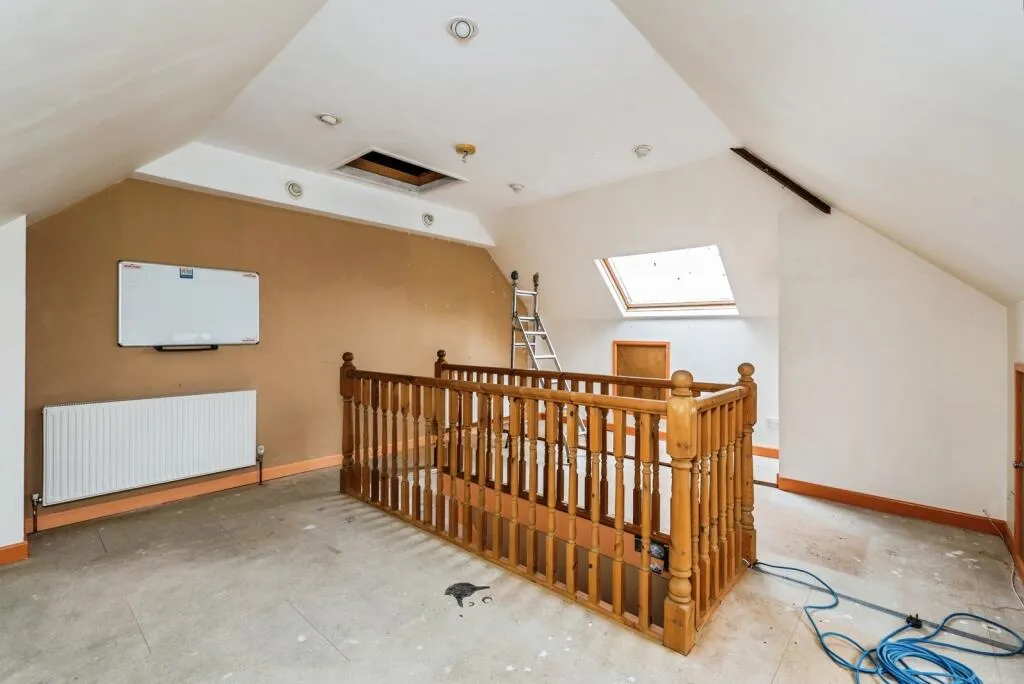 5 bed Semi-Detached
