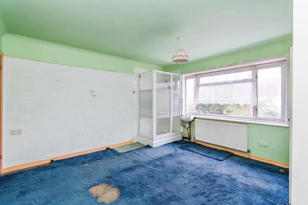 5 bed Semi-Detached